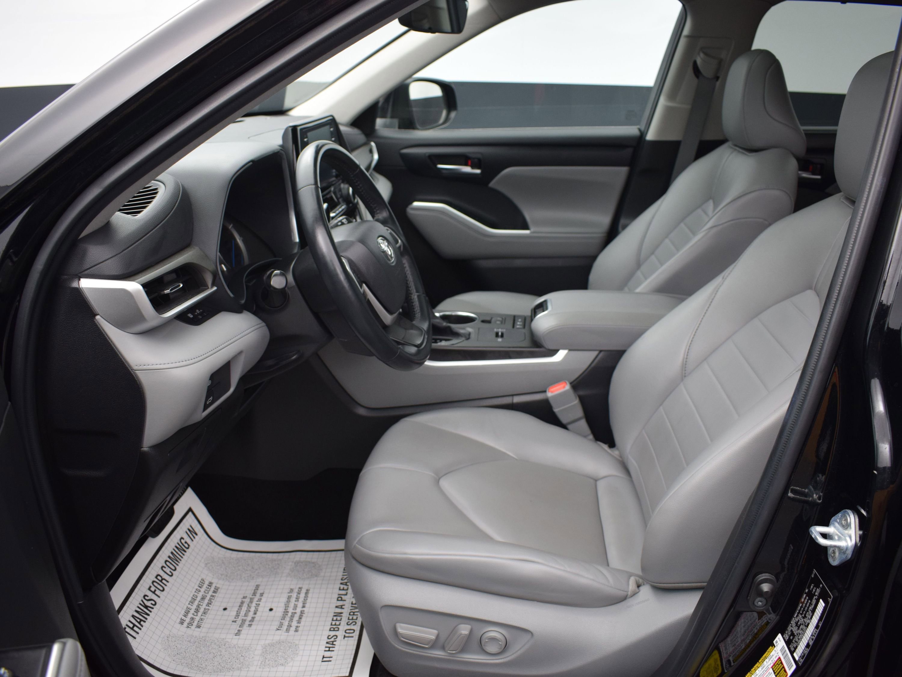 Used 2022 Toyota Highlander XLE AWD/4WD image 16