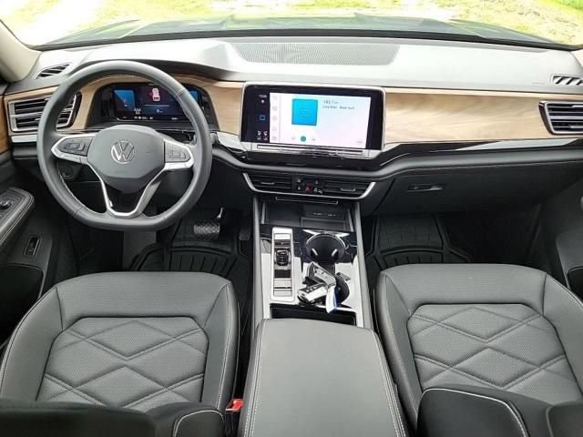 Used 2024 Volkswagen Atlas SE image 23
