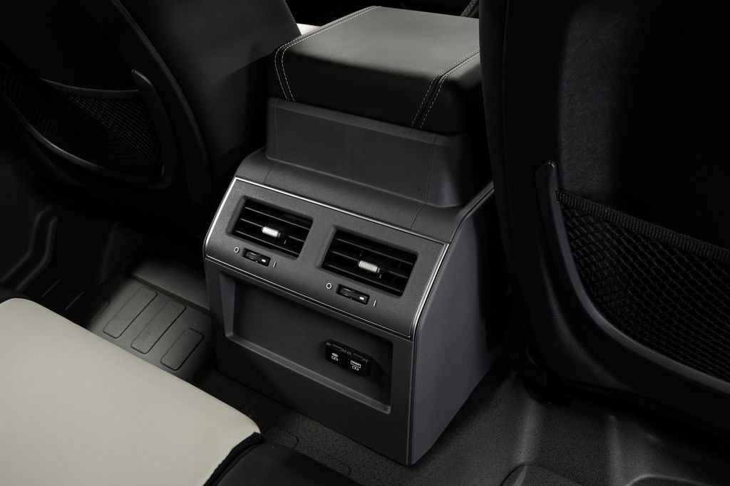 Used 2026 INEOS Grenadier Fieldmaster Edition image 38