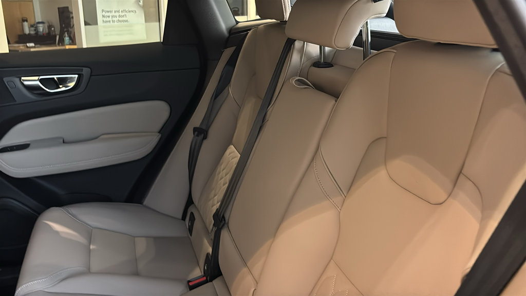 New 2027 Volvo XC60 B5 Plus AWD/4WD image 10