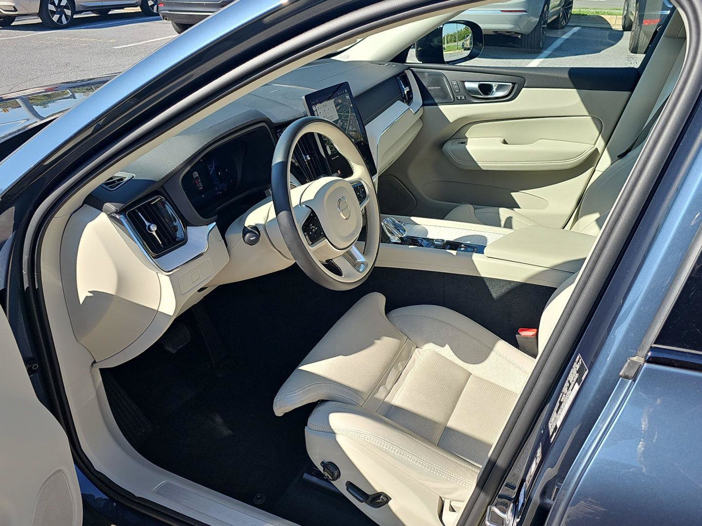 Used 2026 Volvo XC60 B5 Ultra w/ Climate Package AWD/4WD image 18