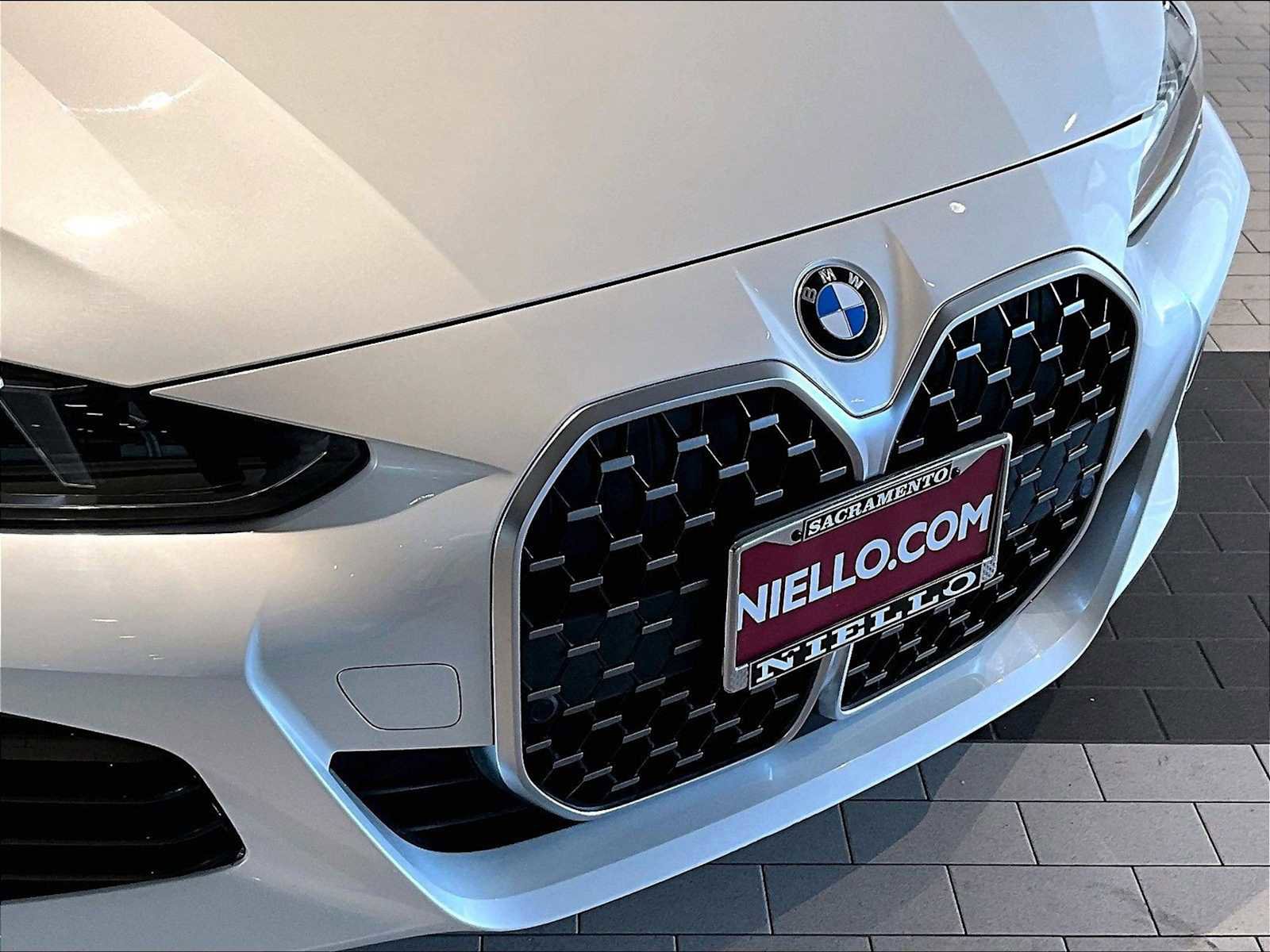 Used 2025 BMW 430i xDrive w/ M Sport Package image 32