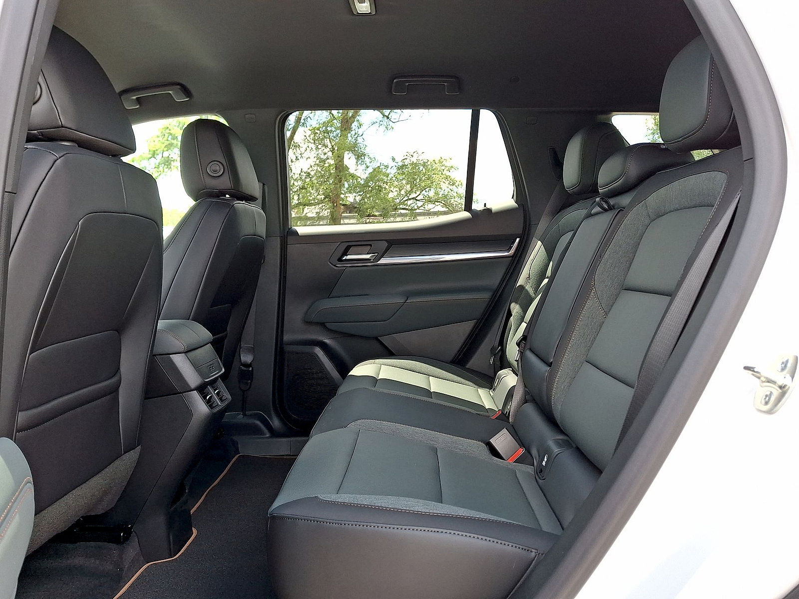 New 2026 GMC Terrain AT4 w/ Technology Package II AWD/4WD image 13