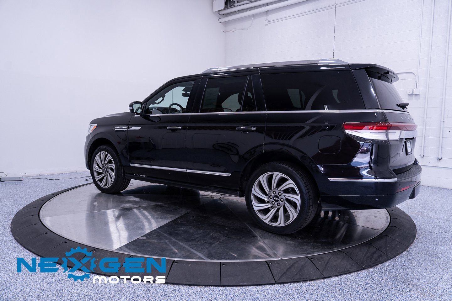 Used 2022 Lincoln Navigator Reserve image 34