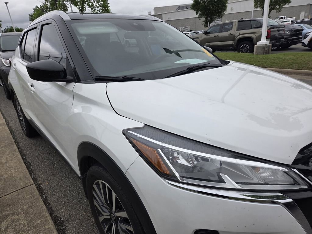 Used 2021 Nissan Kicks SV FWD image 3