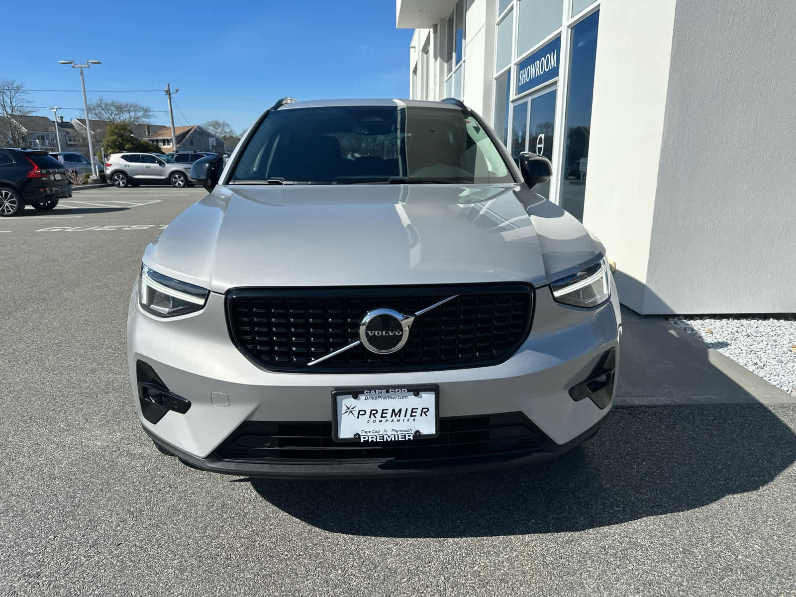 Used 2023 Volvo XC40 B5 Plus w/ Climate Package image 4