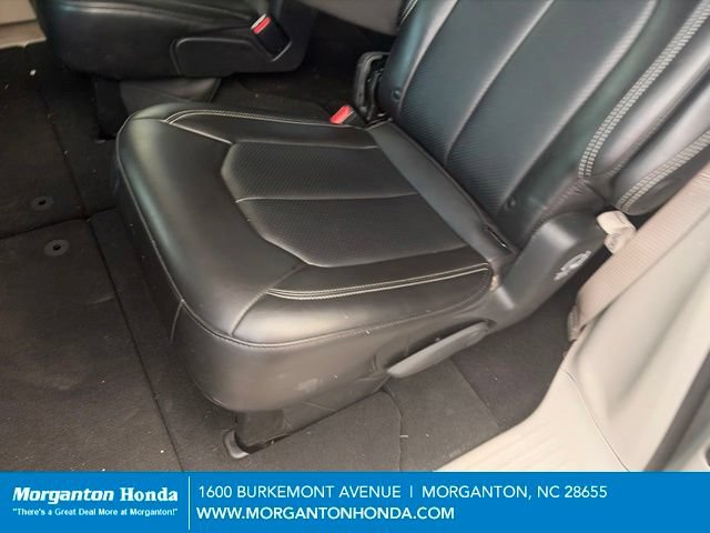 Used 2024 Chrysler Pacifica Touring-L FWD image 24