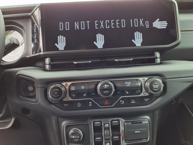 New 2025 Jeep Wrangler Unlimited Sahara AWD/4WD image 18