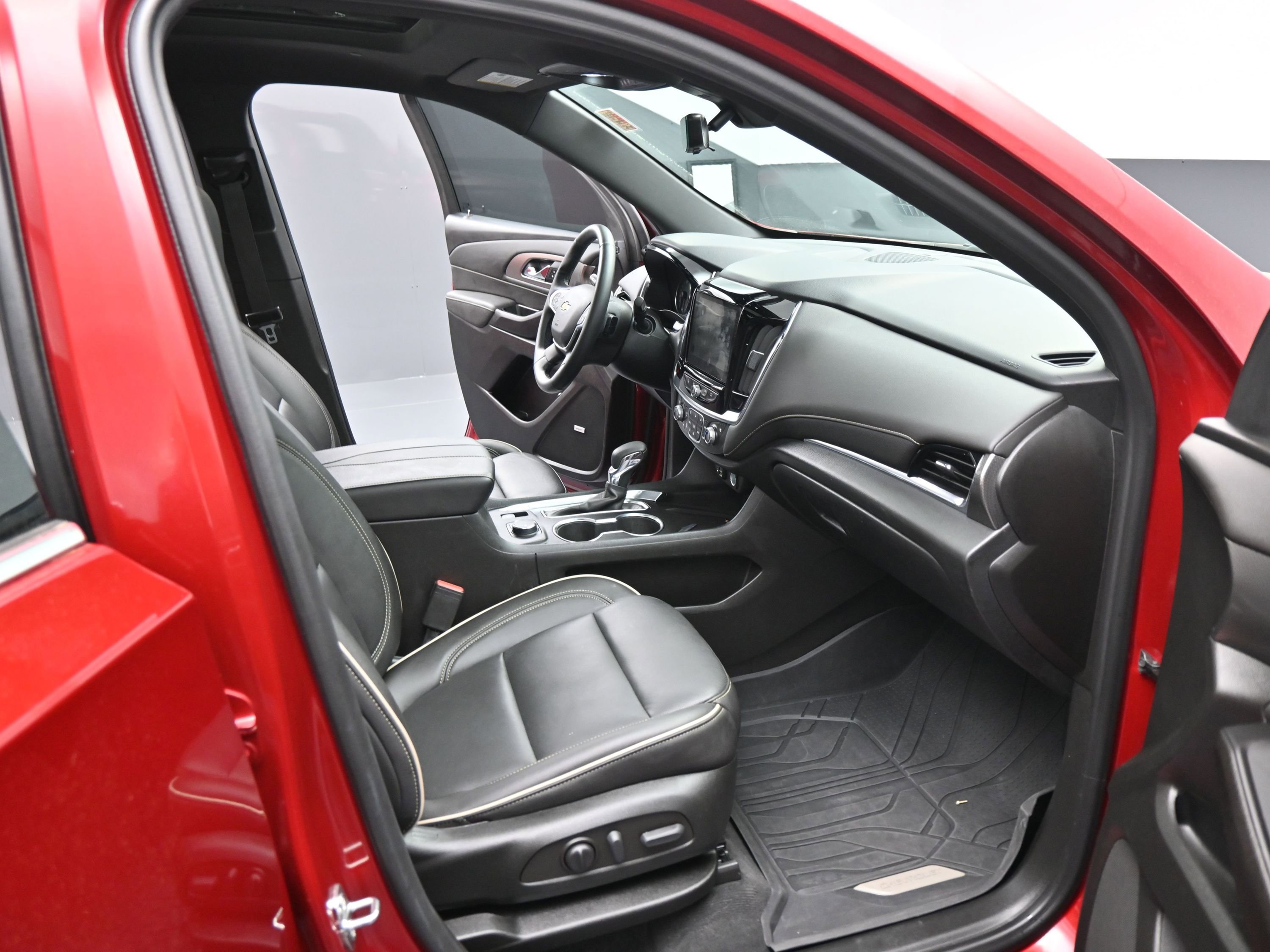 Used 2023 Chevrolet Traverse Premier w/ LPO, Floor Liner Package image 20