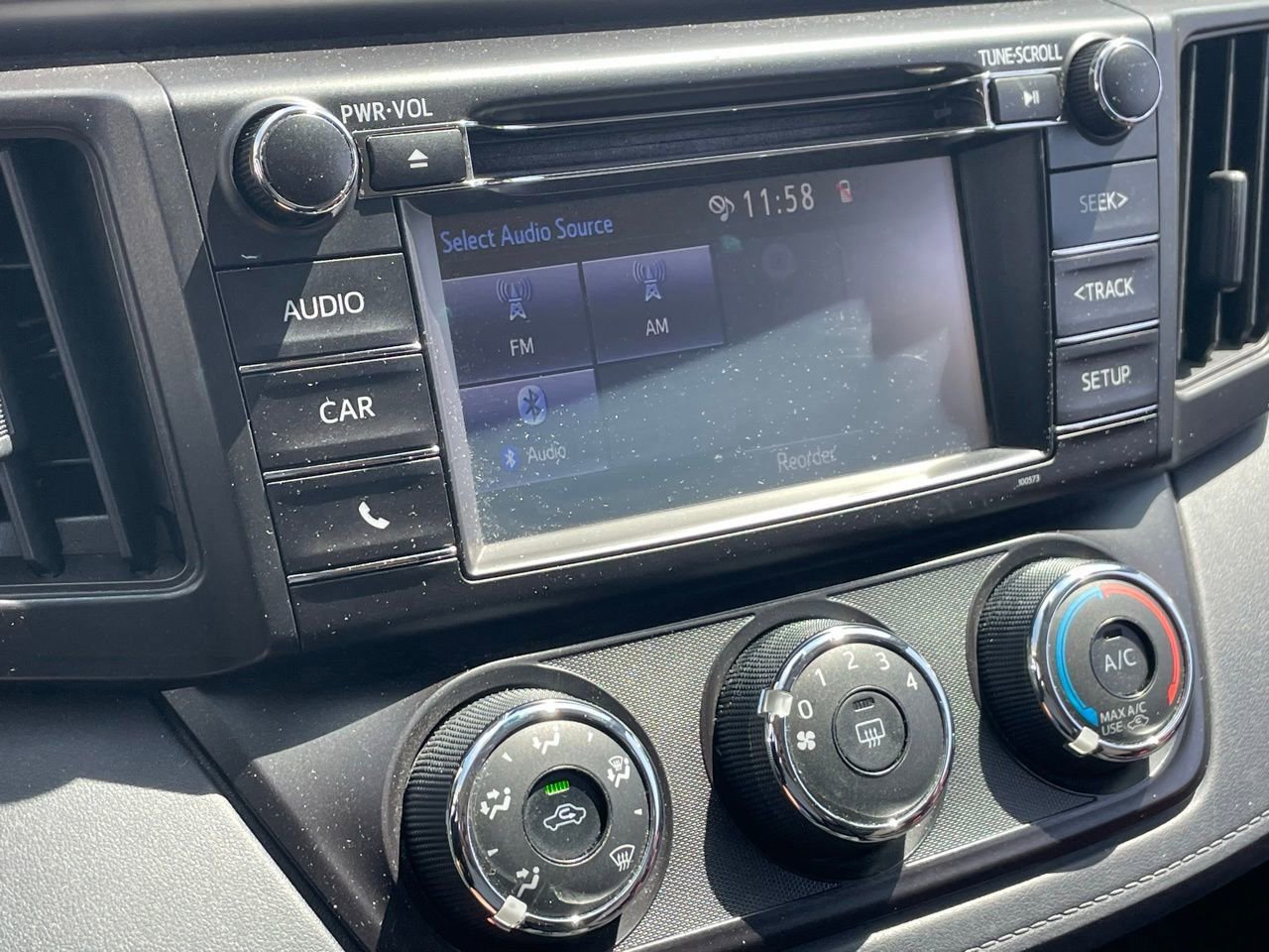 Used 2018 Toyota RAV4 LE w/ Carpet Mat Package image 11