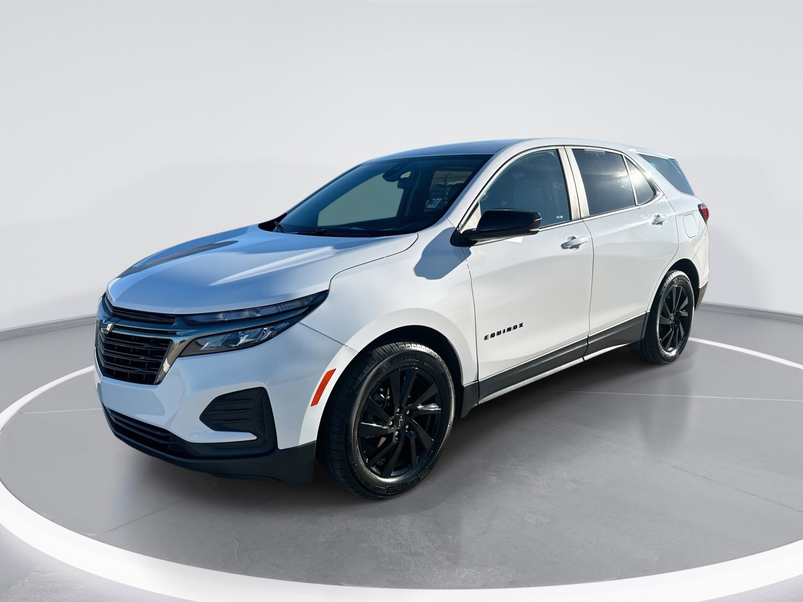 Used 2024 Chevrolet Equinox LS w/ LS Convenience Package FWD image 1