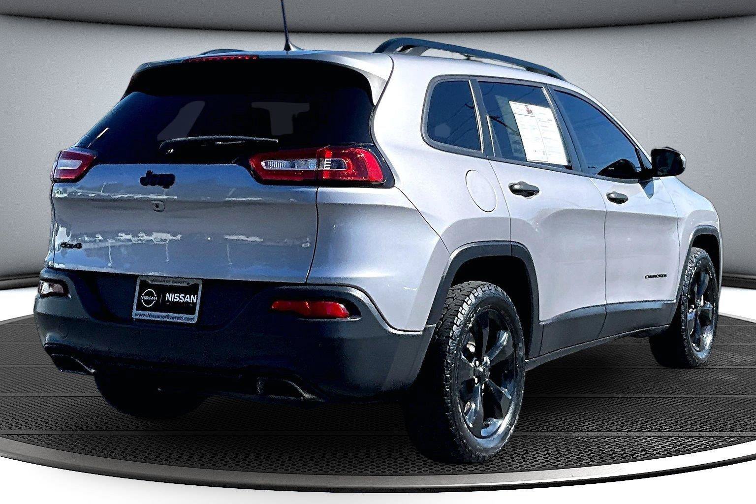 Used 2018 Jeep Cherokee Latitude w/ Altitude Package AWD/4WD image 7