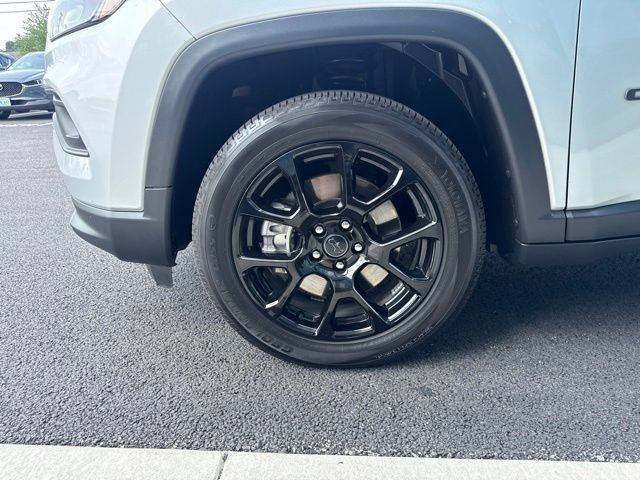 Used 2025 Jeep Compass Latitude w/ Convenience Group AWD/4WD image 9