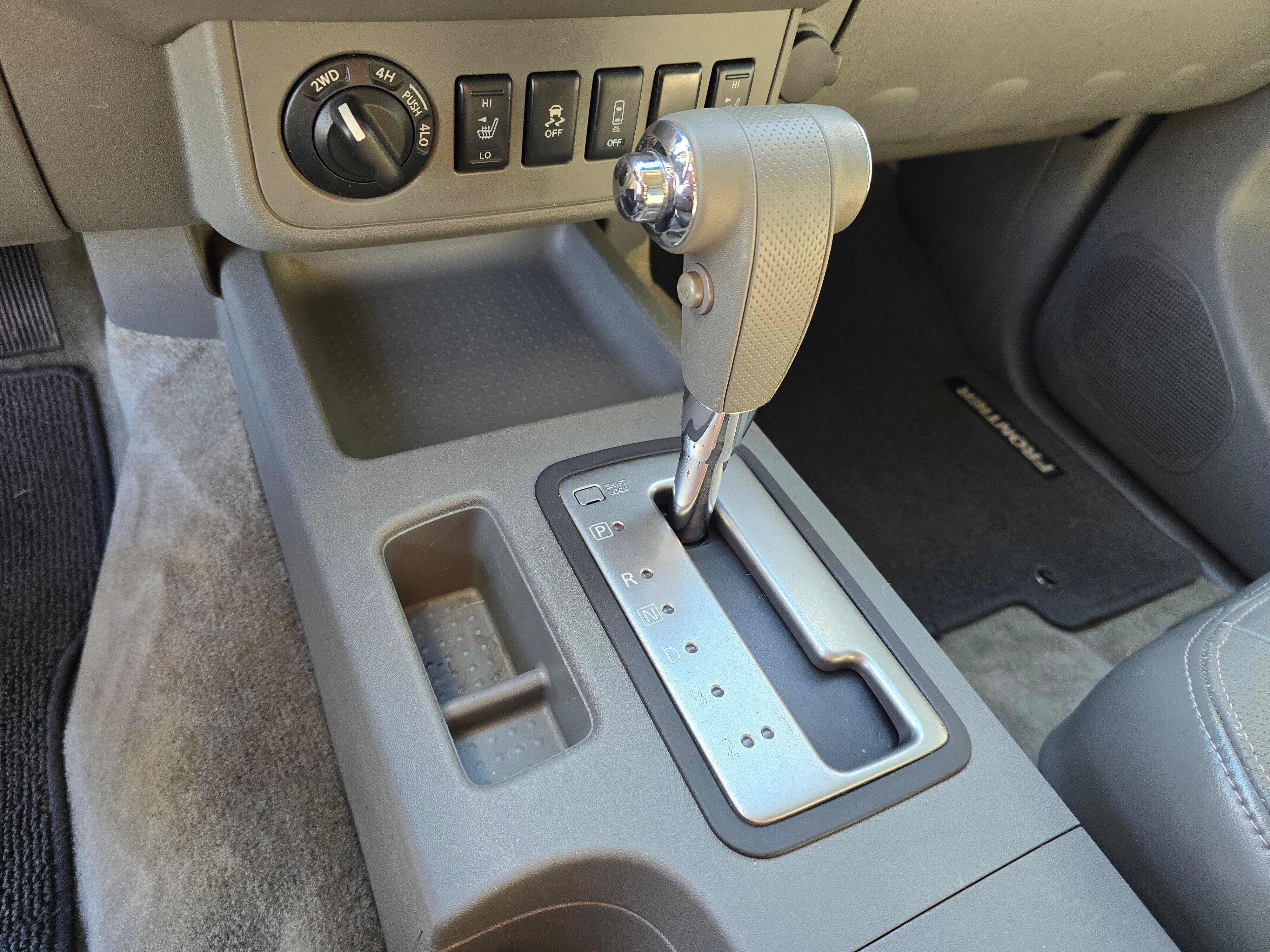 Used 2013 Nissan Frontier SL AWD/4WD image 32
