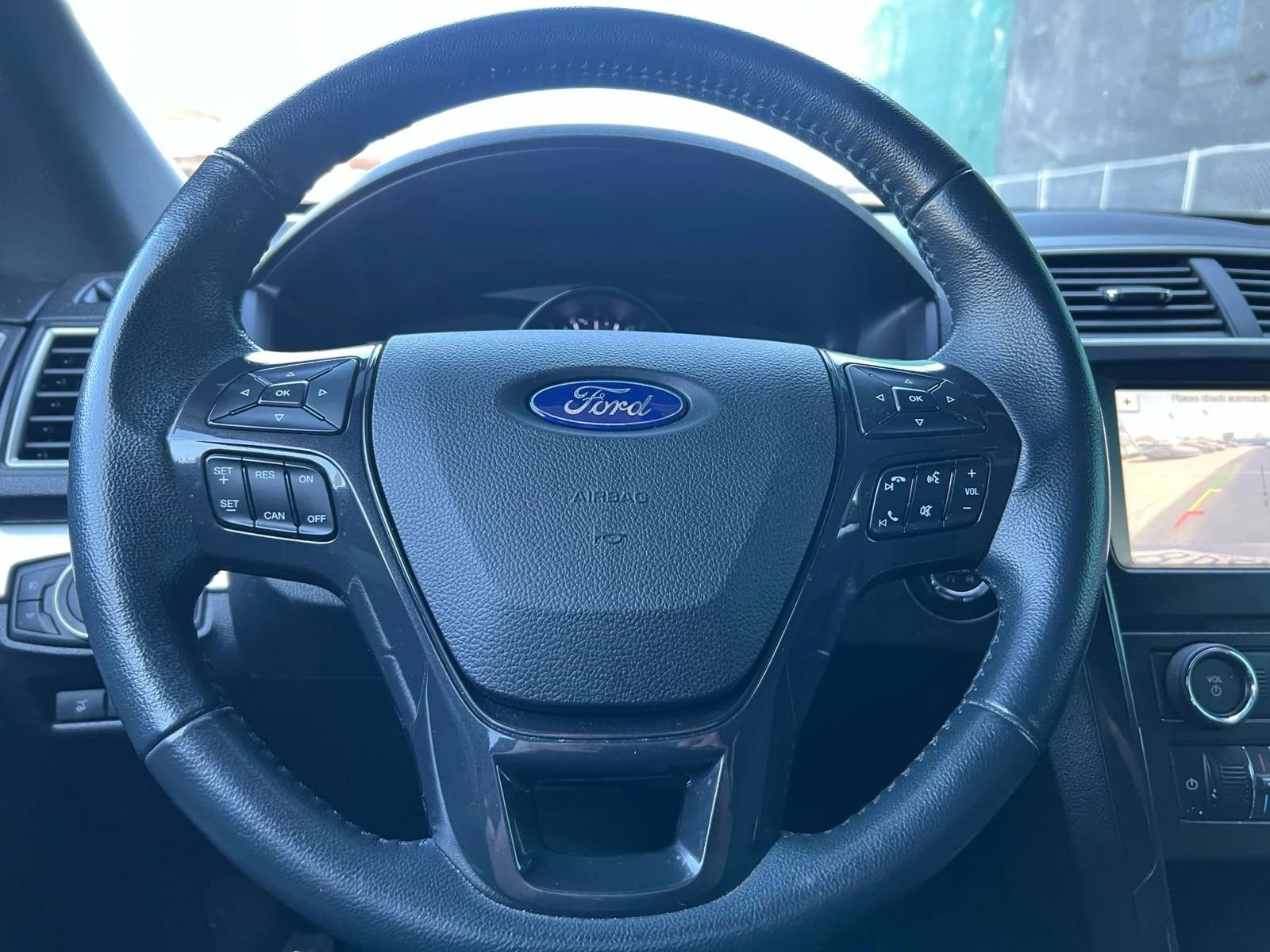 Used 2017 Ford Explorer XLT w/ Equipment Group 201A FWD image 16