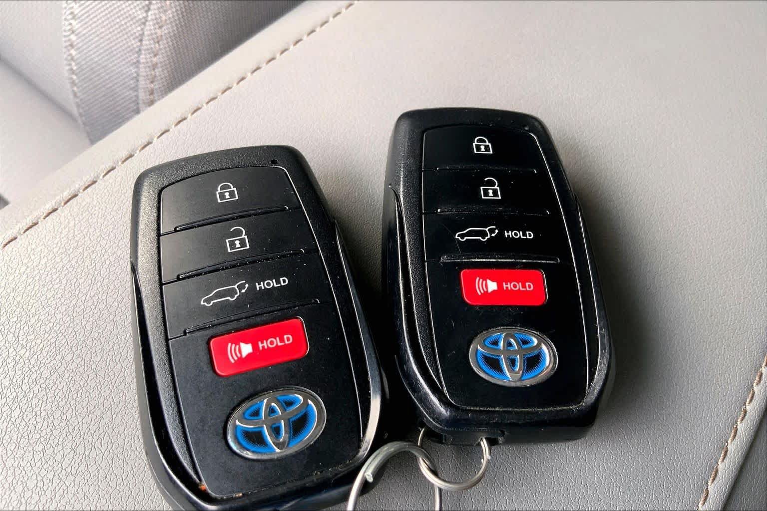 Used 2021 Toyota Venza LE AWD/4WD image 14