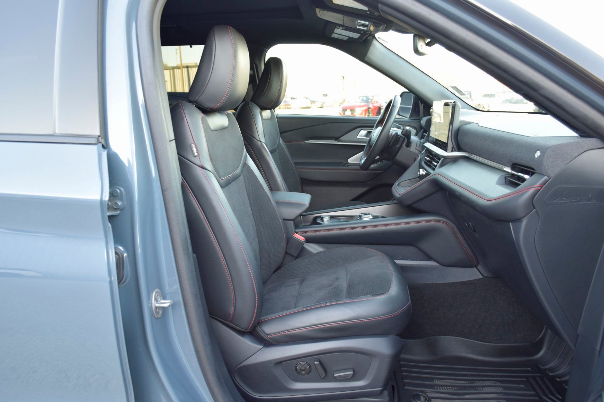 Certified 2025 Ford Explorer ST image 25