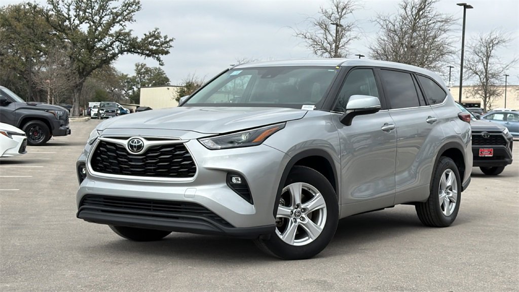 Used 2024 Toyota Highlander LE image 42