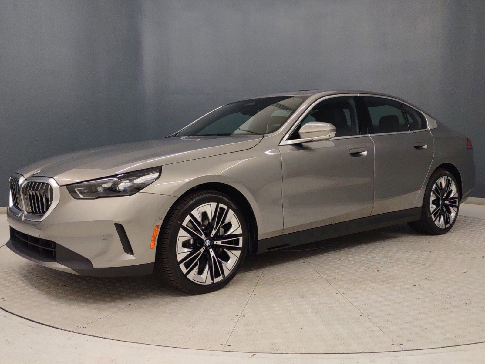 Used 2024 BMW 530i w/ Premium Package RWD image 16
