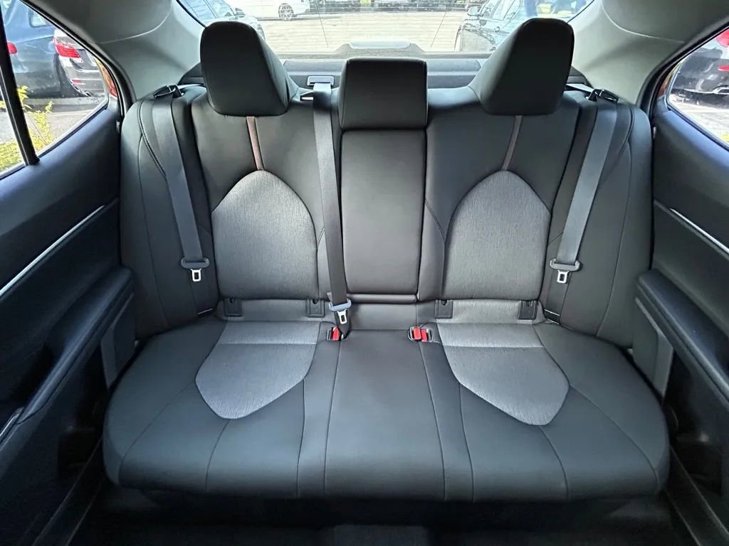 Used 2019 Toyota Camry LE image 13