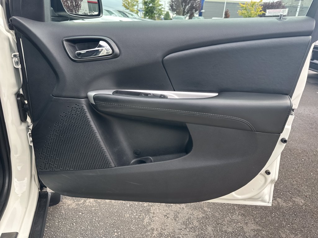 Used 2019 Dodge Journey SE w/ Premium Group AWD/4WD image 16