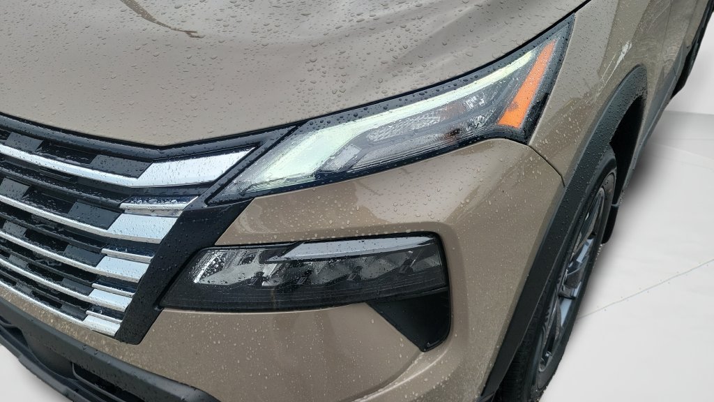 Used 2024 Nissan Rogue SV FWD image 23