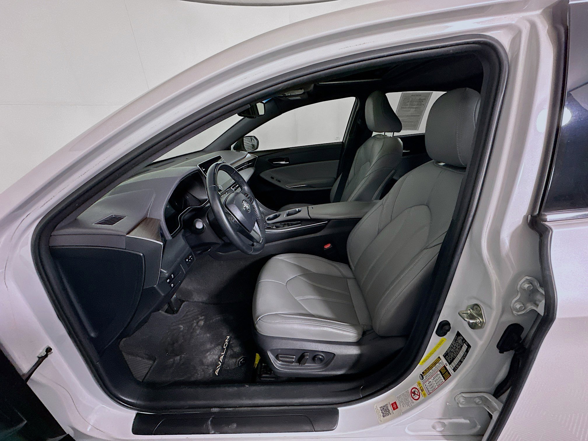 Used 2019 Toyota Avalon XLE w/ Moonroof Package FWD image 13