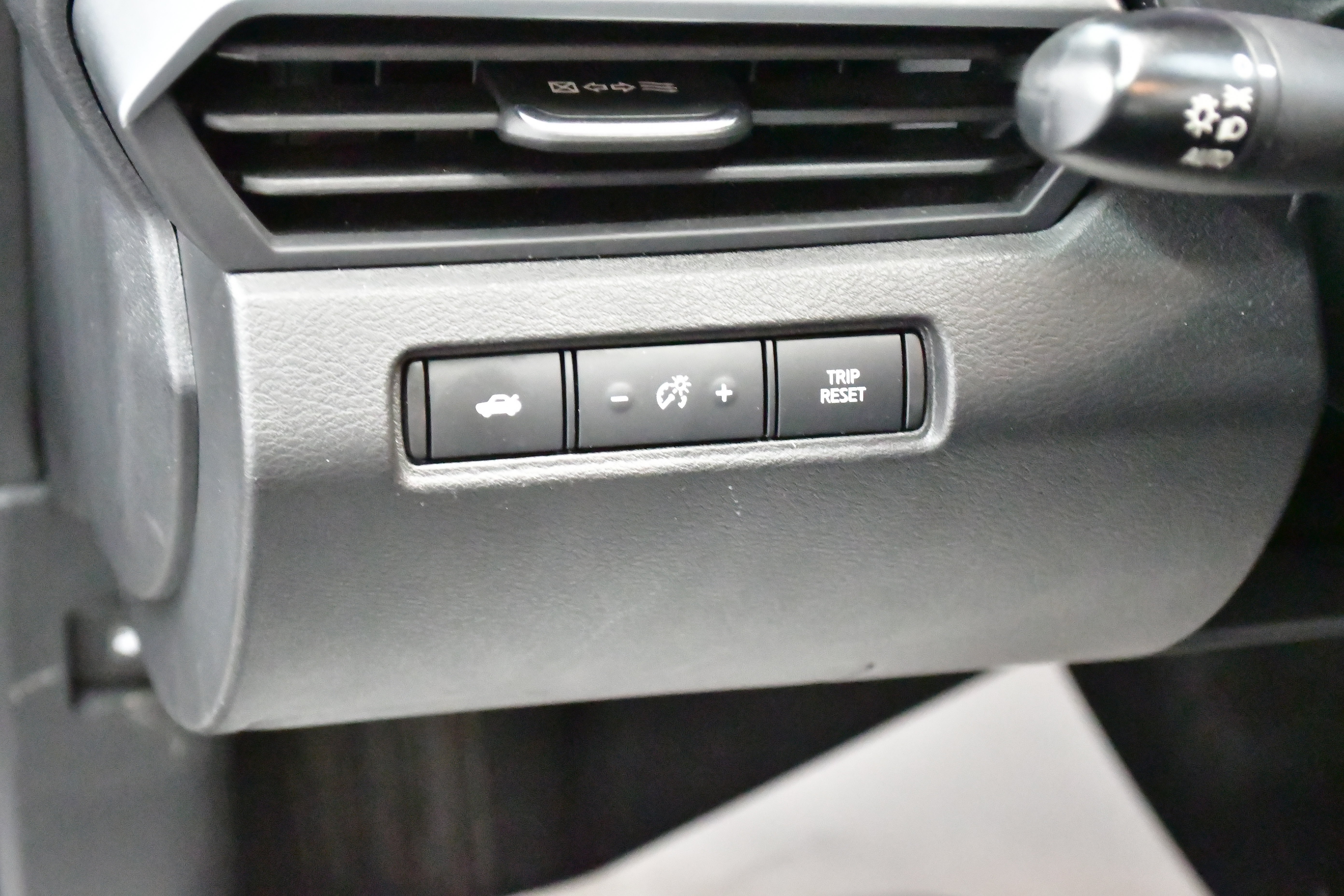 Used 2025 Nissan Altima 2.5 SV FWD image 13