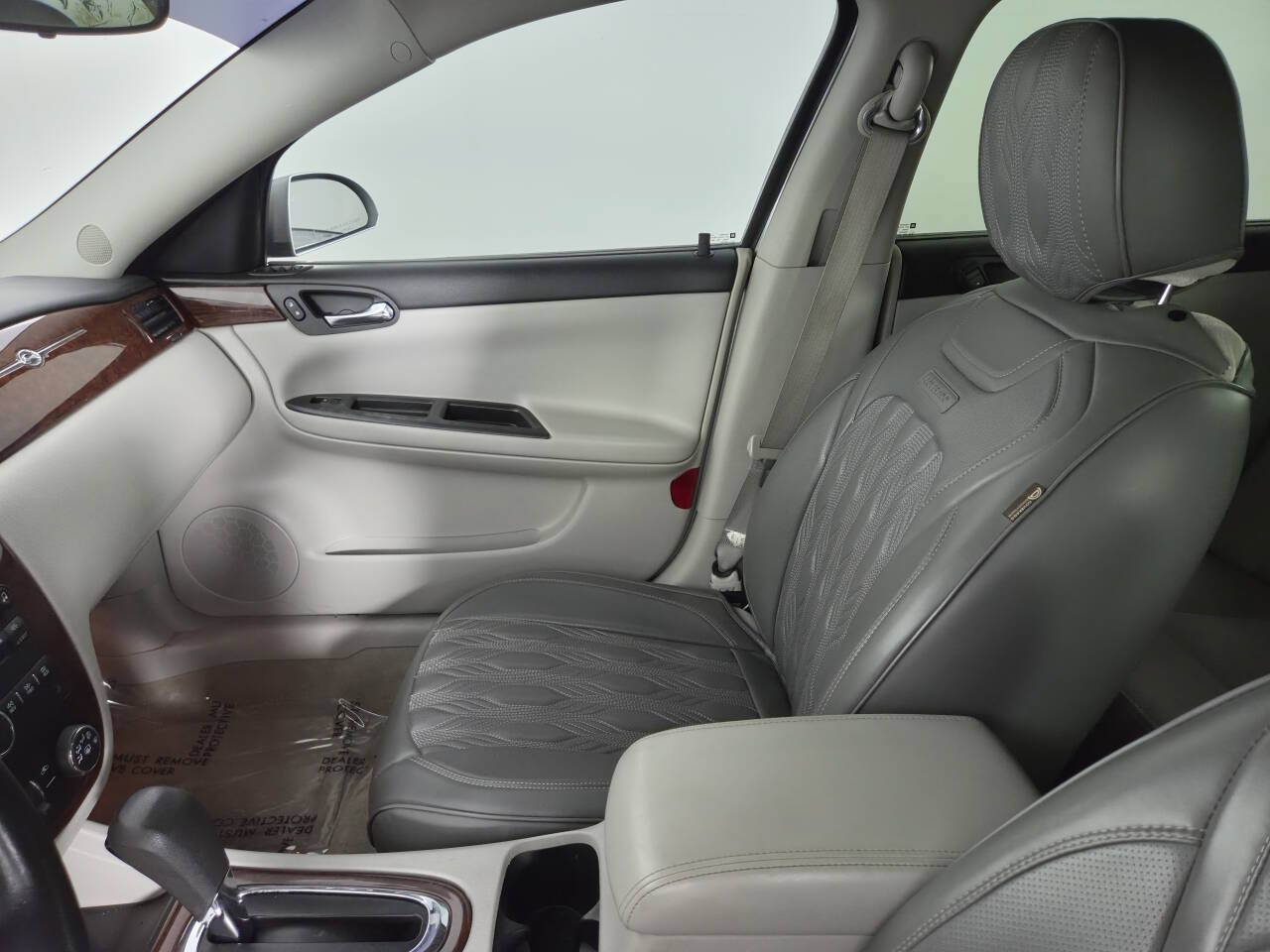 Used 2011 Chevrolet Impala LT FWD image 15