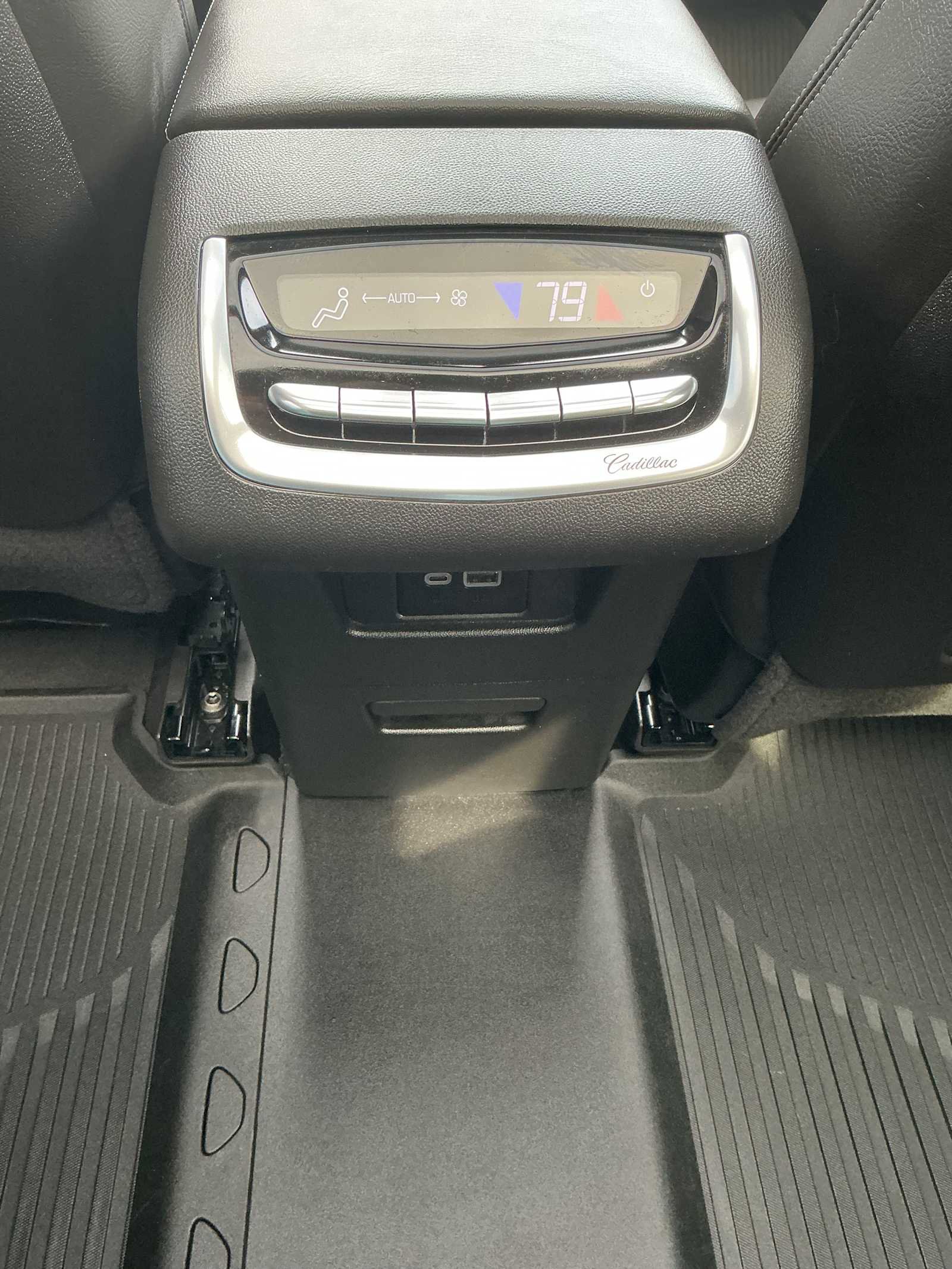 Used 2024 Cadillac XT6 Luxury w/ LPO, Floor Liner Package image 15