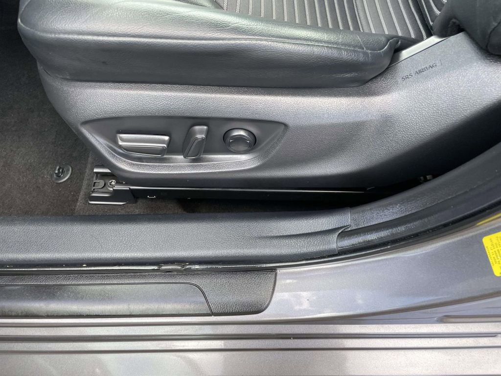 Used 2021 Toyota Camry SE image 30