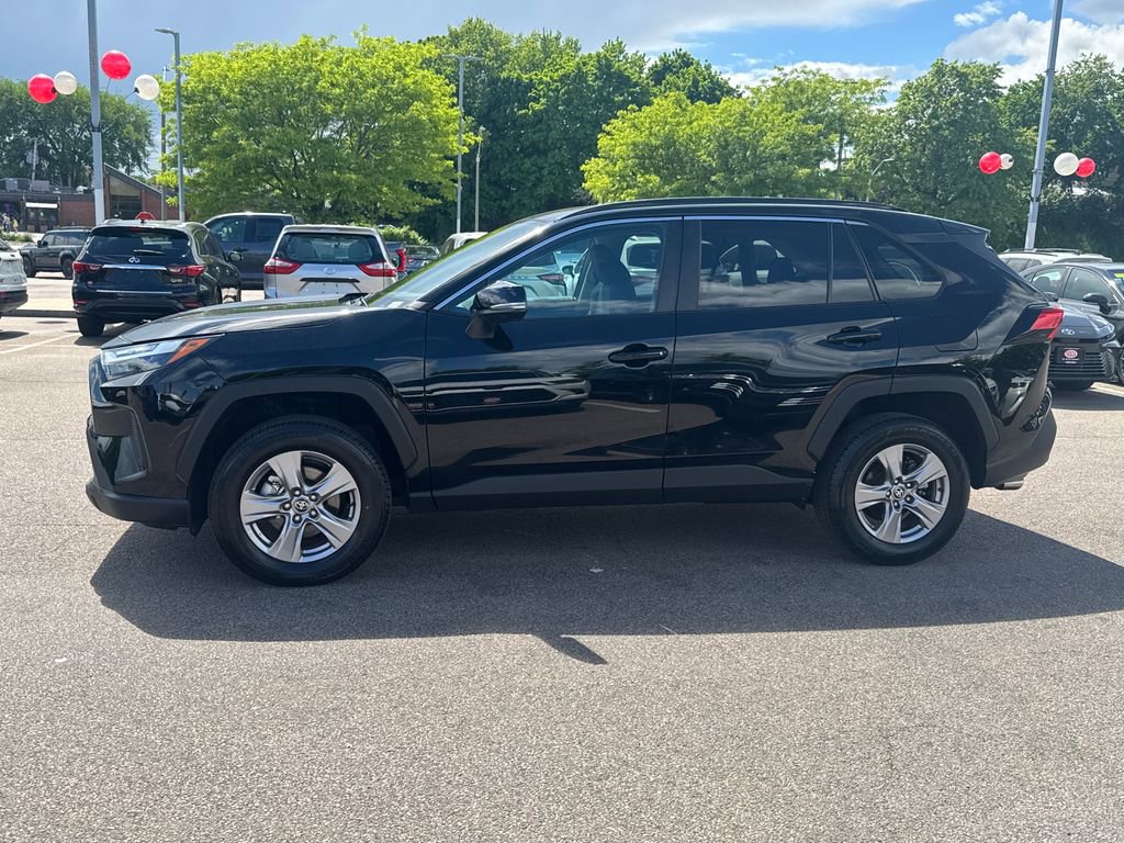 Used 2025 Toyota RAV4 XLE AWD/4WD image 4