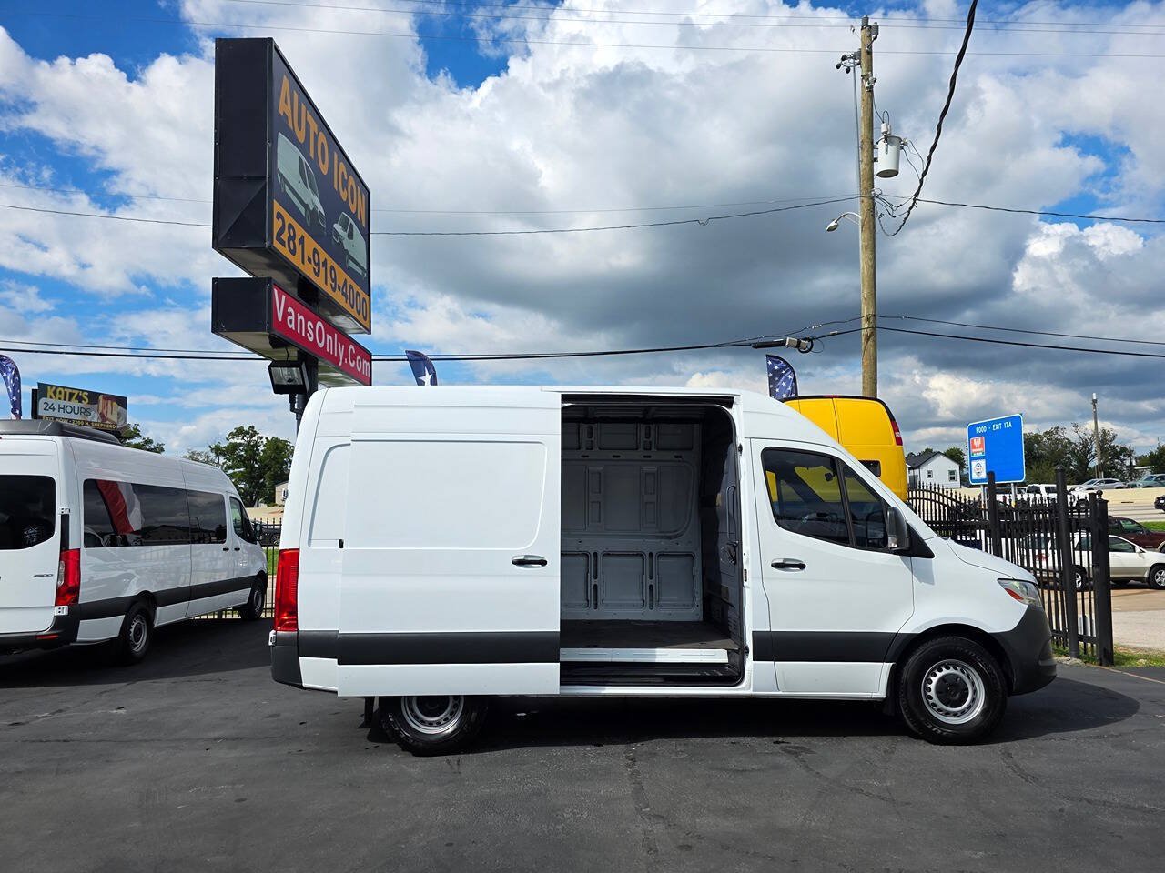 Used 2021 Mercedes-Benz Sprinter 2500 w/ Driver Convenience Package image 5