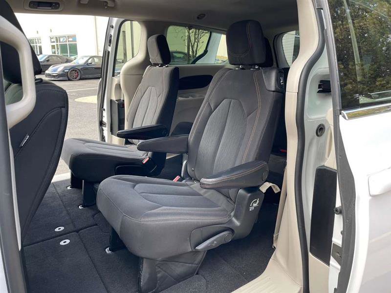 Used 2017 Chrysler Pacifica LX image 42