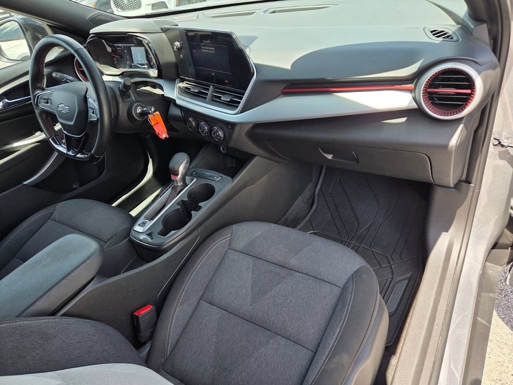 Used 2024 Chevrolet Trax RS FWD image 16