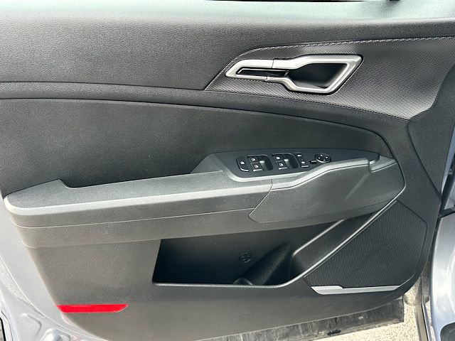 Used 2025 Kia Sportage LX FWD image 16