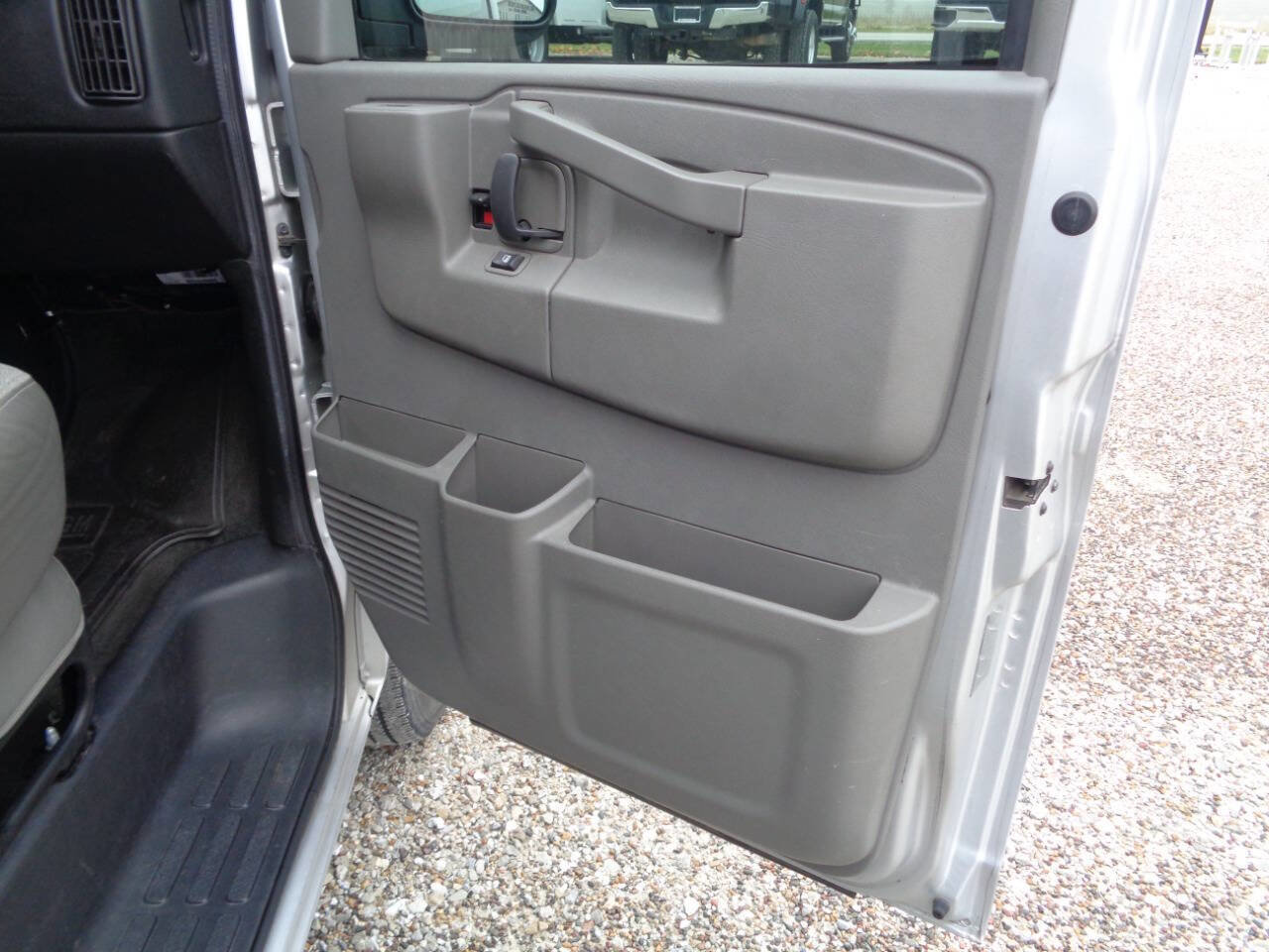 Used 2017 GMC Savana 3500 LT w/ LT Preferred Equipment Group image 66