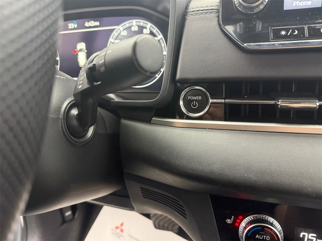 Used 2024 Mitsubishi Outlander 4WD Plug-In Hybrid image 30