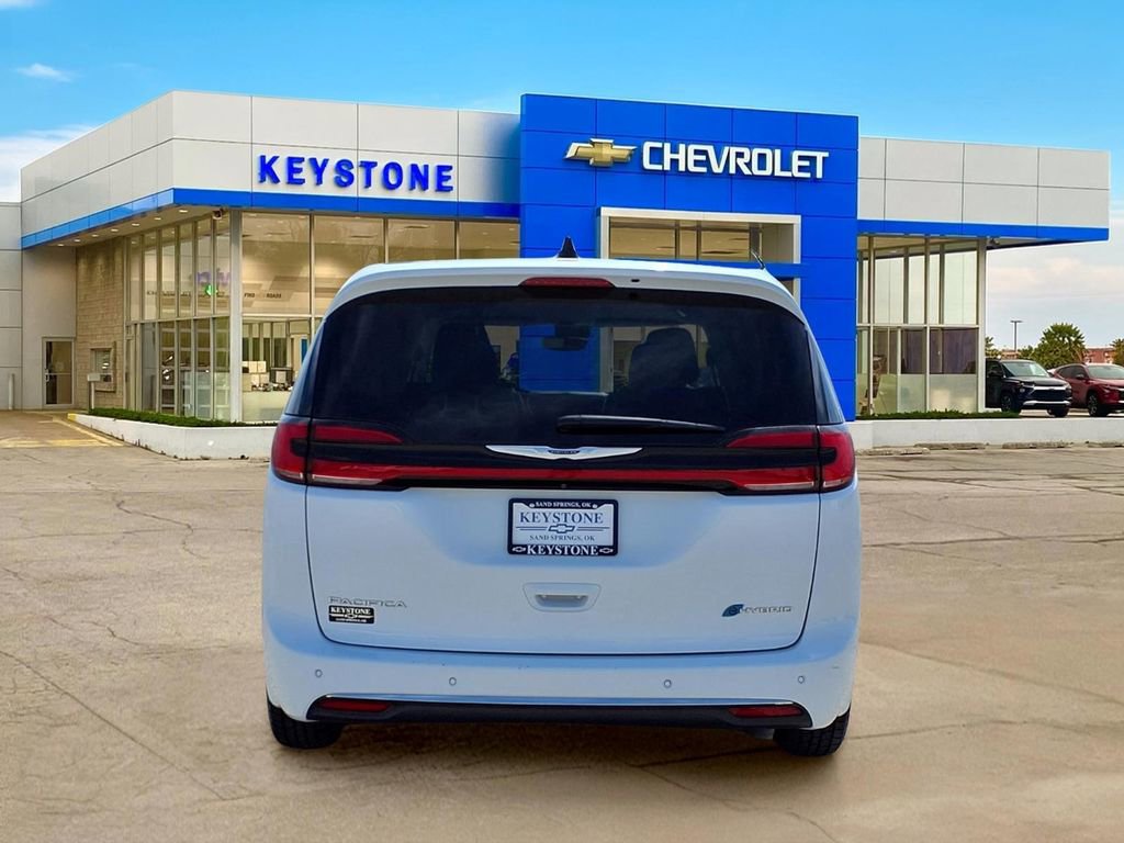Used 2024 Chrysler Pacifica Limited FWD image 6