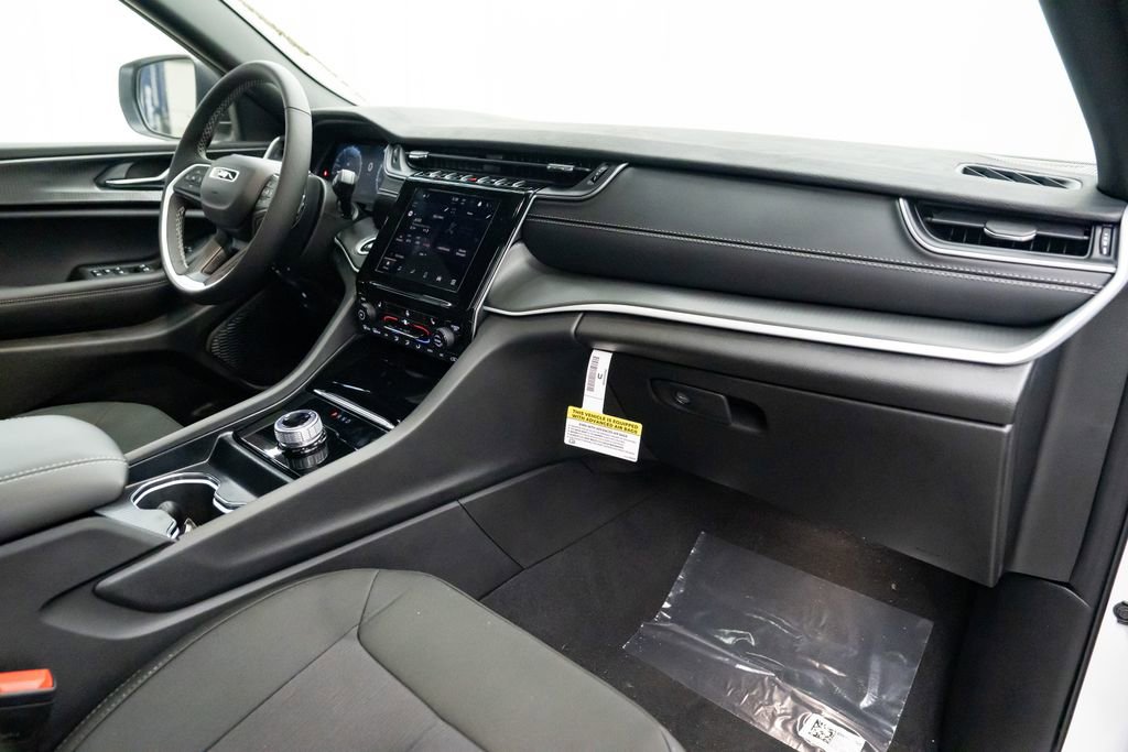 New 2025 Jeep Grand Cherokee Laredo X w/ Luxury Tech Group I image 28