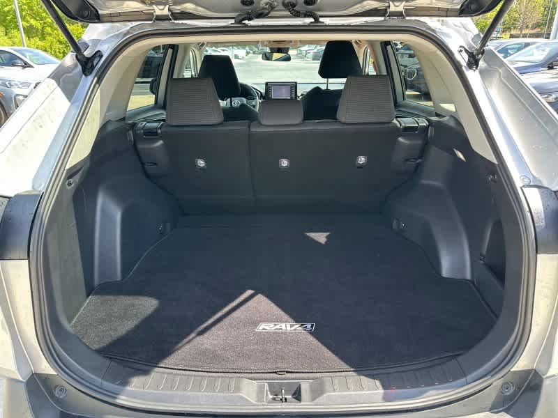 Used 2022 Toyota RAV4 LE AWD/4WD image 6