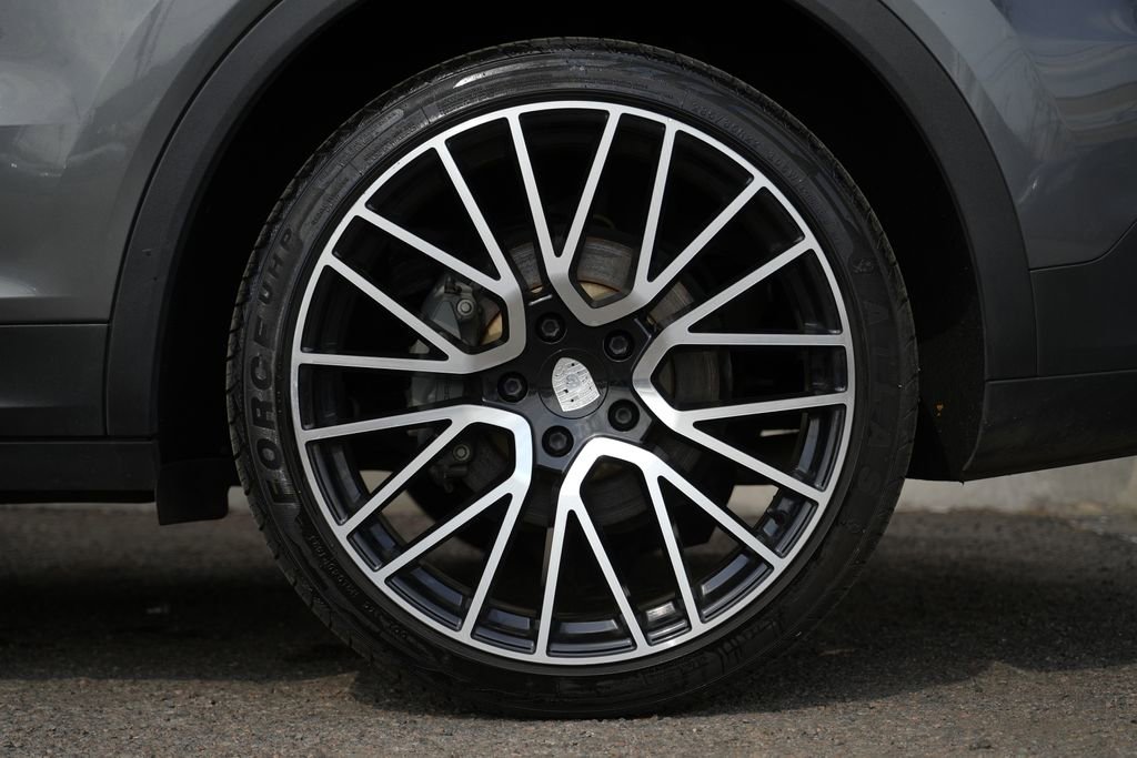 Used 2019 Porsche Cayenne S image 14