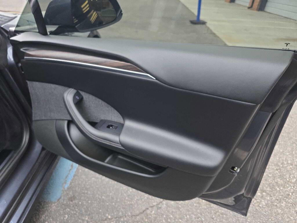 Used 2021 Tesla Model S Plaid image 21
