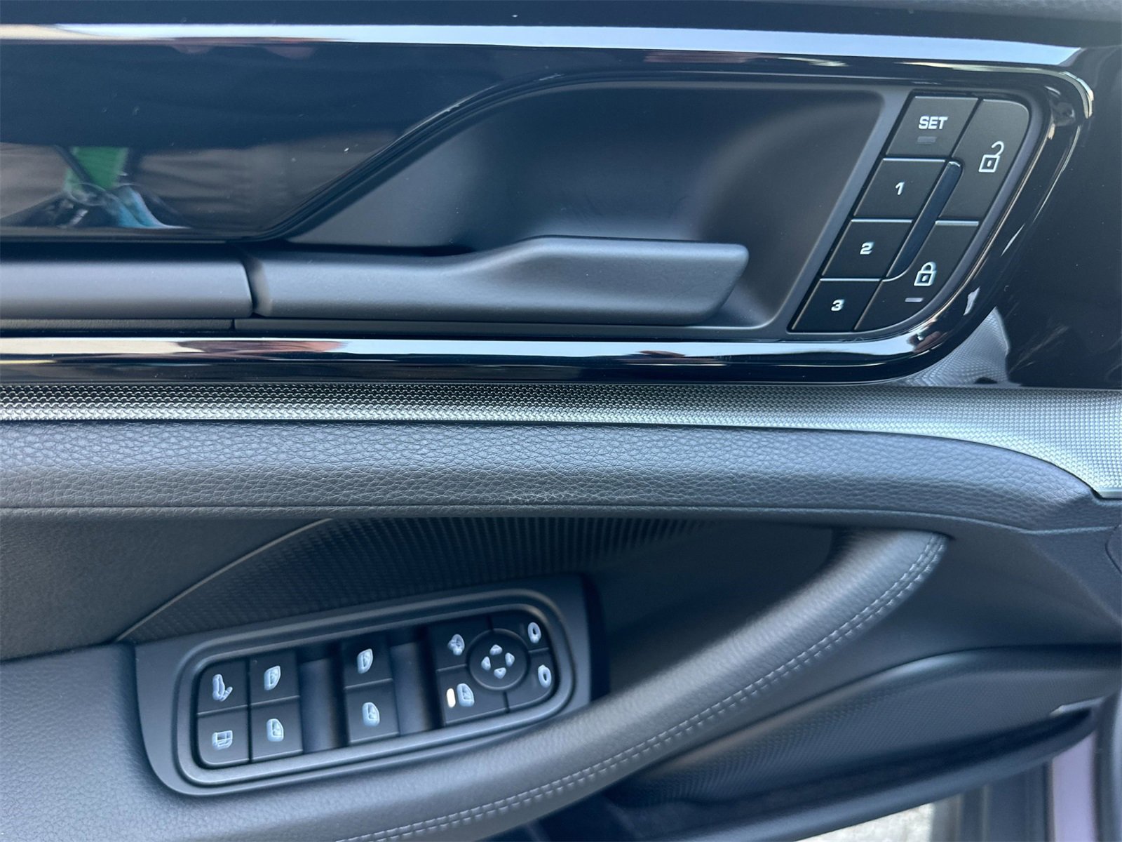 New 2025 Porsche Panamera 4 image 12