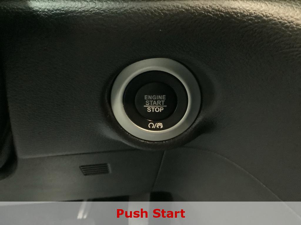Used 2025 Chrysler Pacifica Select image 18