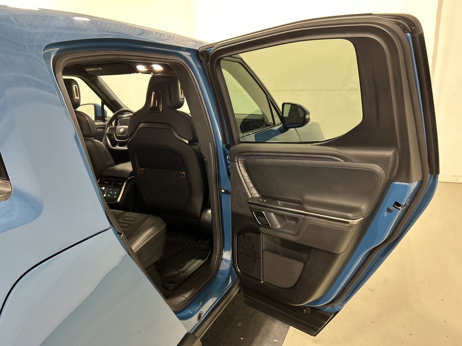 Used 2023 Rivian R1T Launch Edition AWD/4WD image 19