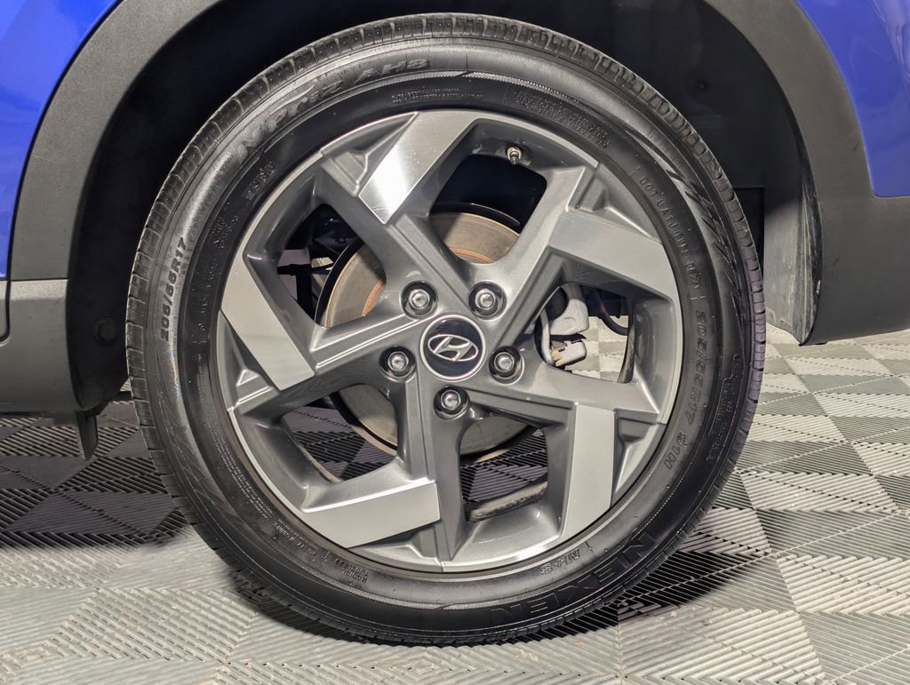 Used 2024 Hyundai Venue Limited image 24