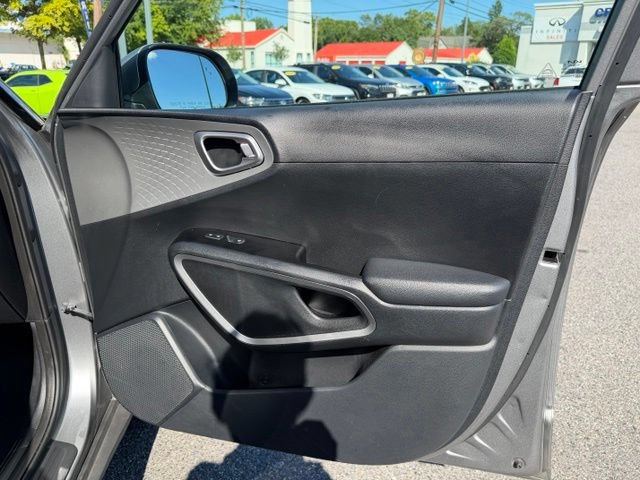Used 2024 Kia Soul LX w/ Option Group 015 FWD image 26