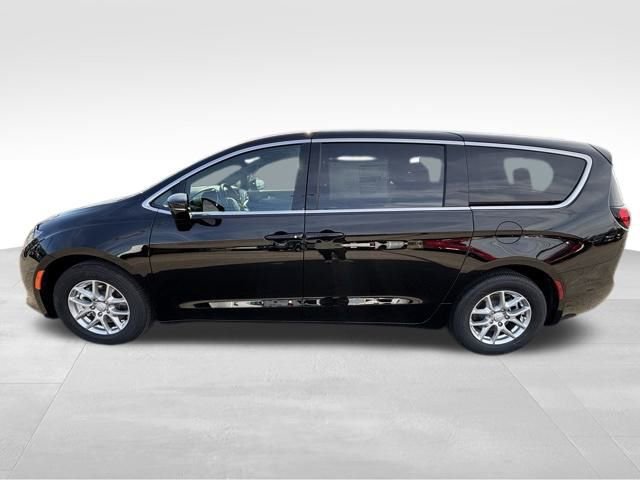 New 2026 Chrysler Voyager LX image 3