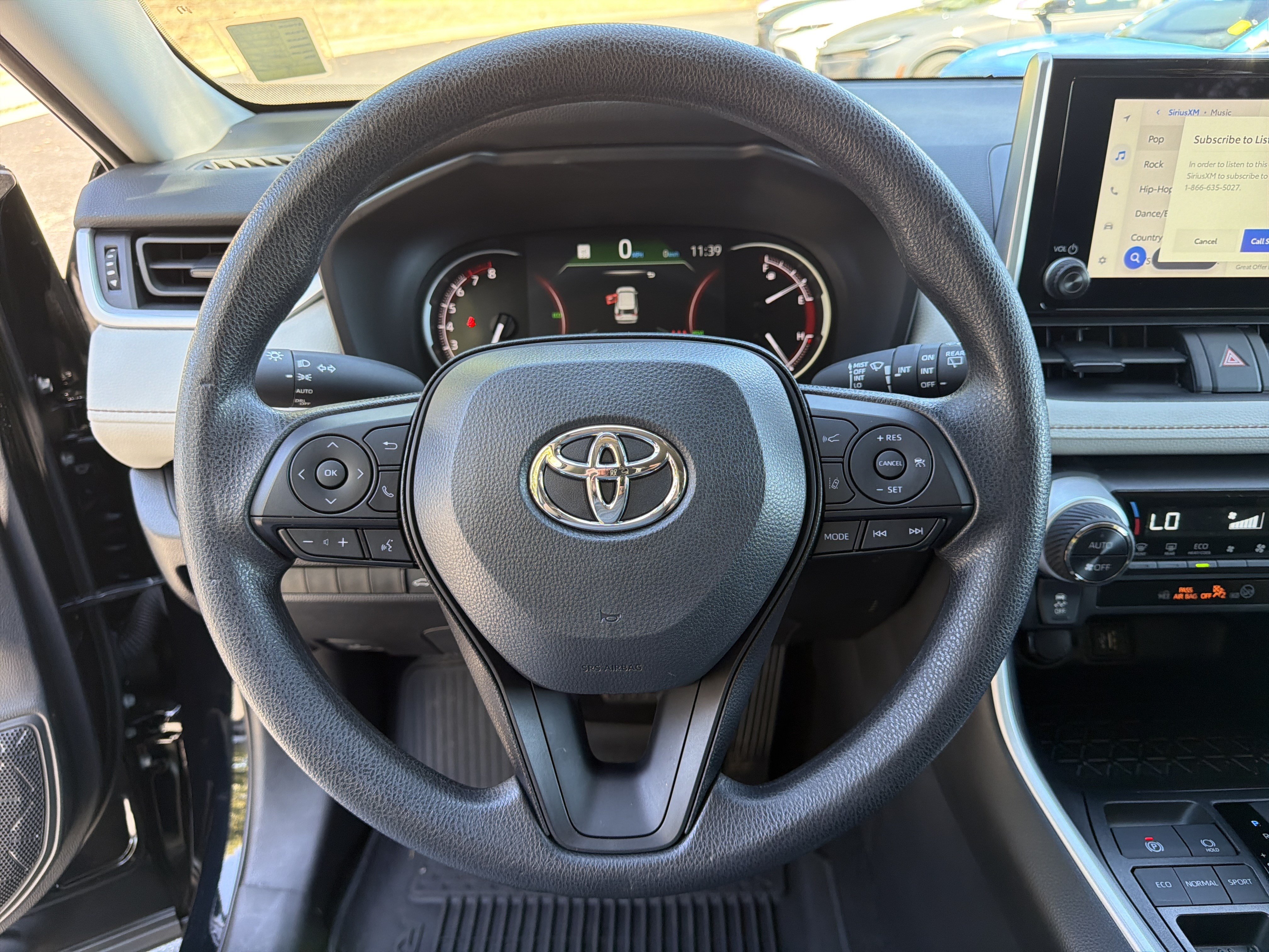 Used 2025 Toyota RAV4 XLE w/ Convenience Package FWD image 24